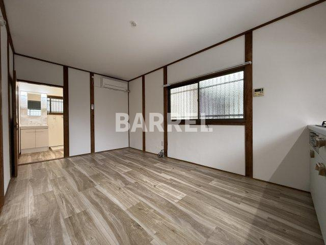 粟生外院２丁目戸建住宅の居間・リビング