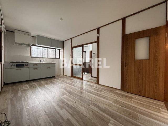 粟生外院２丁目戸建住宅の居間・リビング