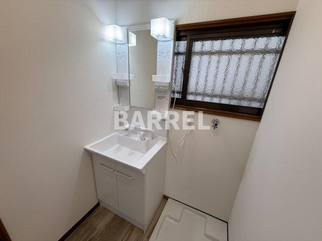 粟生外院２丁目戸建住宅の独立洗面台