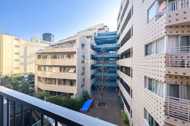 ハイネス小石川の展望|外の景色が、ただの風景ではなく“暮らしの一部”になる住まい。窓の向こうに広がる空や街並みが、毎日に彩りと深呼吸をくれる、そんな豊かさがここにはあります。