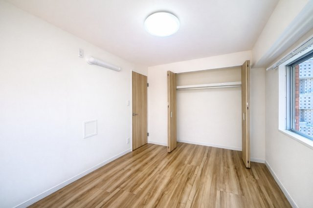 ハイネス小石川の洋室|家具のレイアウトも自由自在な洋室は、暮らす人のスタイルに寄り添える柔軟な一部屋。毎日をより快適に、自分らしく過ごせる場所です。