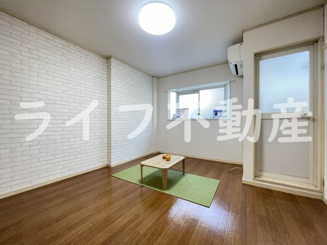 ナカダハウスの内装|明るい室内です