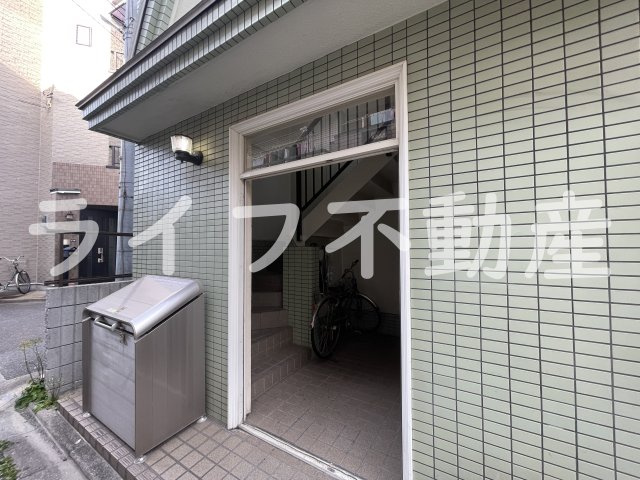 ナカダハウスのエントランス|清潔なエントランスです