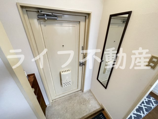 ナカダハウスの玄関|明るい玄関です