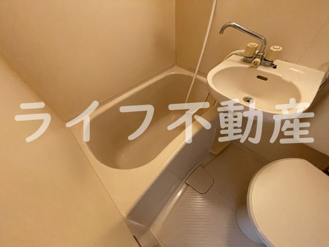 ナカダハウスの浴室|落ち着いた空間のお風呂です