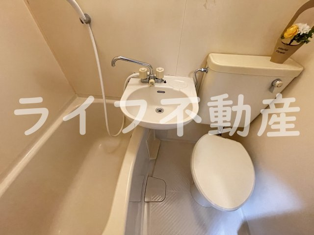 ナカダハウスの洗面所|ゆったりとスペースのある洗面所