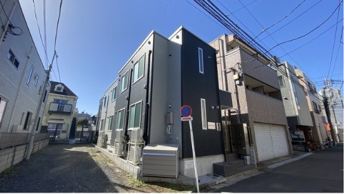 RE東高円寺のエントランス