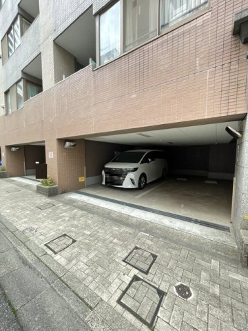 ルピナス王子駅前の駐車場