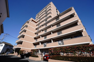 【外観】 | 【上質リノベ】ヴェルディ川内 | 【耐震性】
耐震性の高さを判断するポイントは、
建築確認申請日が1981年6月1日以降の
新耐震基準に適合しているかどうか。
震度６程度の大地震でも
建物が崩壊しないレベルが基準になりました。