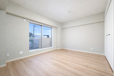 【洋室】 | たなドエリングA棟 | ◆子どものスタディ空間として、あるいは書斎やホビールームとして生活スタイルに合わせて使えるプライベートルーム。居心地のいい落ち着いたインテリアが似合います。