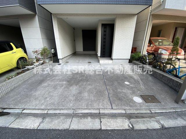 永和3丁目中古戸建の駐車場|駐車スペースが3台分有♪来客時にも便利です！