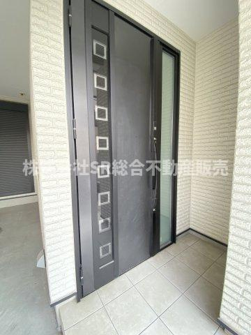 永和3丁目中古戸建の玄関|玄関ドアは開閉の楽なタッチキータイプです！