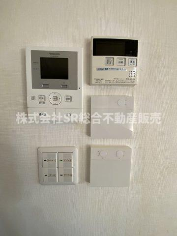 永和3丁目中古戸建の設備|スイッチ類が1か所にあります！インターホン、床暖房もあります♪