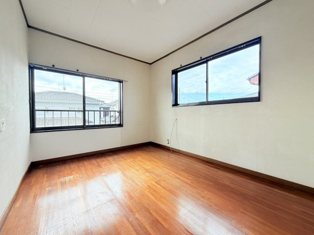 下妻市鬼怒　中古物件の洋室