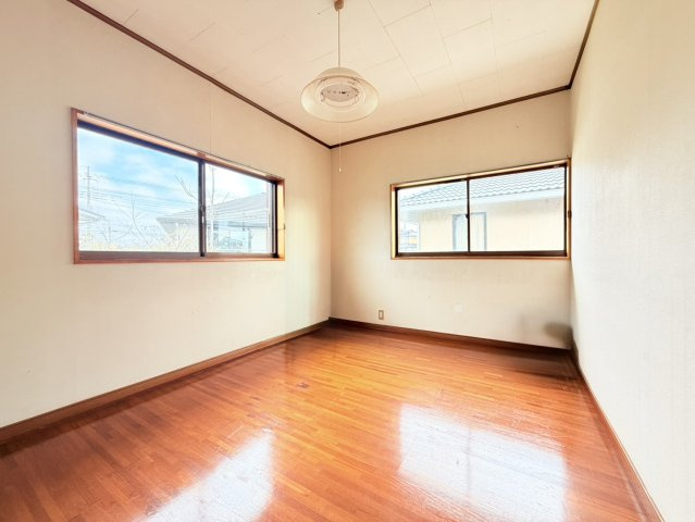 下妻市鬼怒　中古物件の洋室