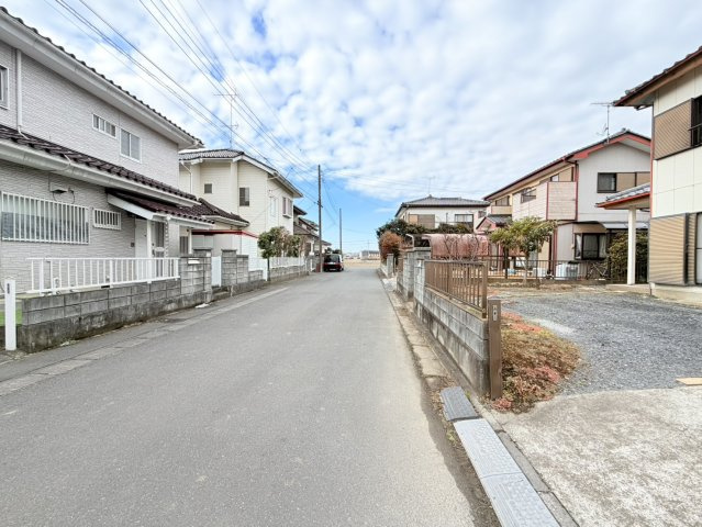 下妻市鬼怒　中古物件の前面道路含む現地写真