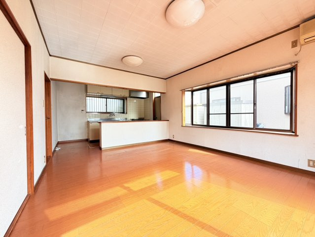 下妻市鬼怒　中古物件の居間・リビング