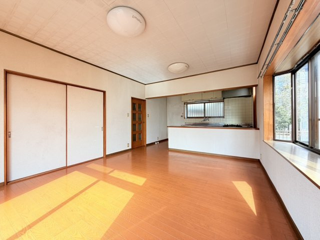 下妻市鬼怒　中古物件の居間・リビング