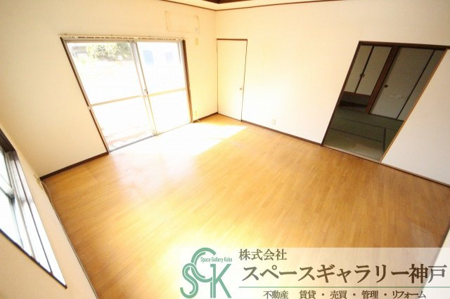 神戸市垂水区本多聞２丁目の一戸建ての居間・リビング|※リフォーム前の写真になります※