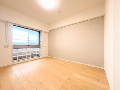 【洋室】 | セントラルデュオ市ヶ尾 | ◆柔らかい陽光が差し込む明るいお部屋を演出する設計。彩光の取れる窓が気持ちの良いお部屋を創り上げます。