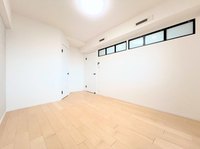 【洋室】 | セントラルデュオ市ヶ尾 | ◆室内はいつも明るい印象なので気持ちの良い朝を迎えられます。各部屋にはクローゼットを完備しており、収納が多いお家はすっきりして快適空間です。