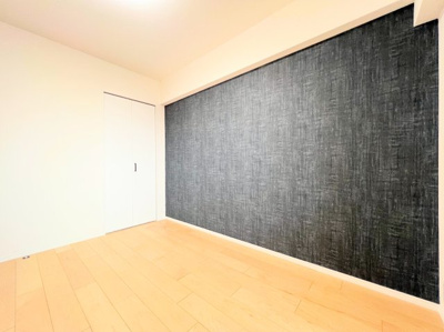 【洋室】 | セントラルデュオ市ヶ尾 | ◆子どものスタディ空間として、あるいは書斎やホビールームとして生活スタイルに合わせて使えるプライベートルーム。居心地のいい落ち着いたインテリアが似合います。