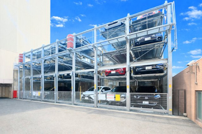 【駐車場】 | セントラルデュオ市ヶ尾 | ◆その邸が魅せる、気品・上質・重厚感・極細やかさ、そのすべては訪れた者に安らぎと品性を与える特別な空間です。ここに住むからこそ意味がある。すべての（始まり）をここから迎えます。
