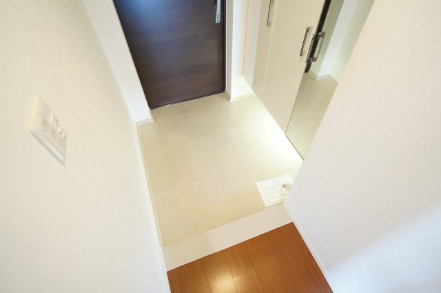 レイセニット奈良グラン・ヴェルジェの玄関