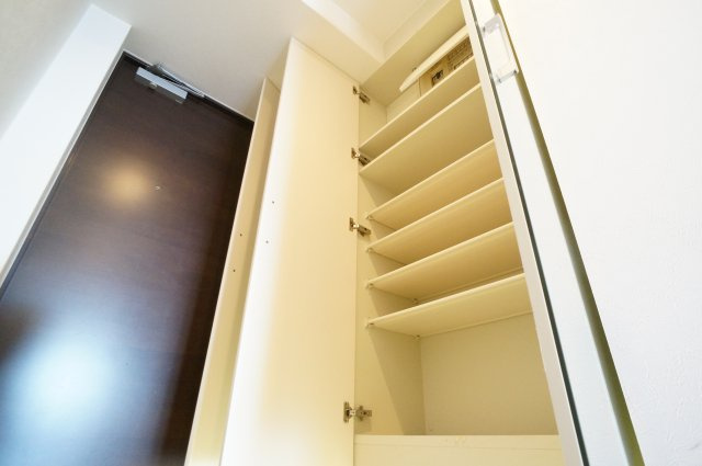 レイセニット奈良グラン・ヴェルジェの玄関