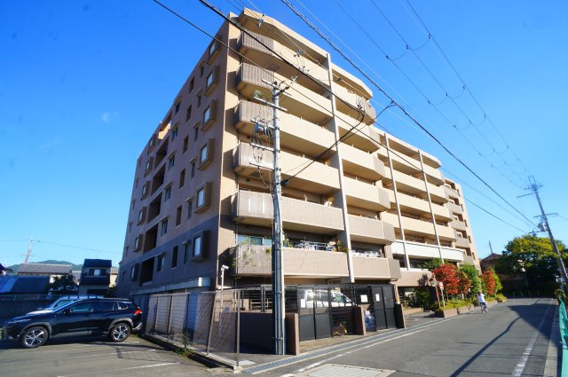 レイセニット奈良グラン・ヴェルジェの外観