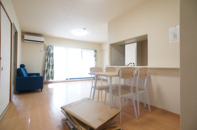 【居間・リビング】 | ゆったり過ごせる居間です