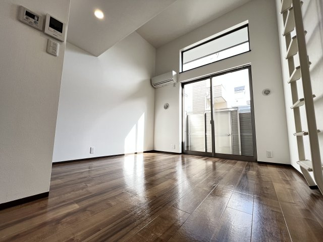 エヴァーグリーン小平の居間・リビング