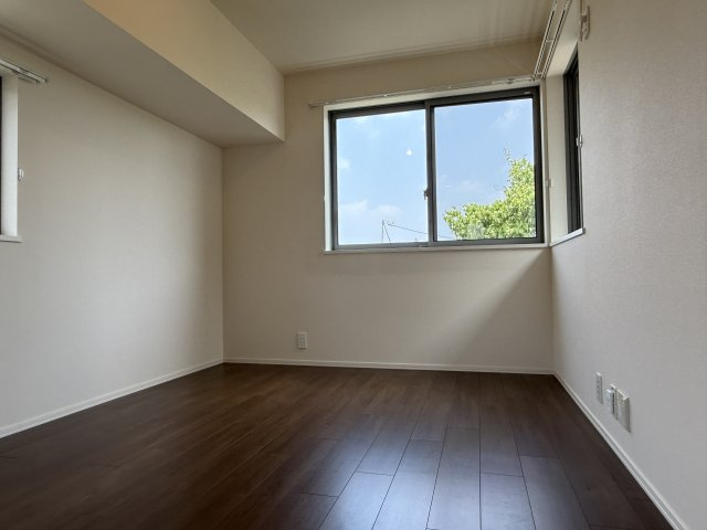 光ハウスの居間・リビング|同建物別室参考写真