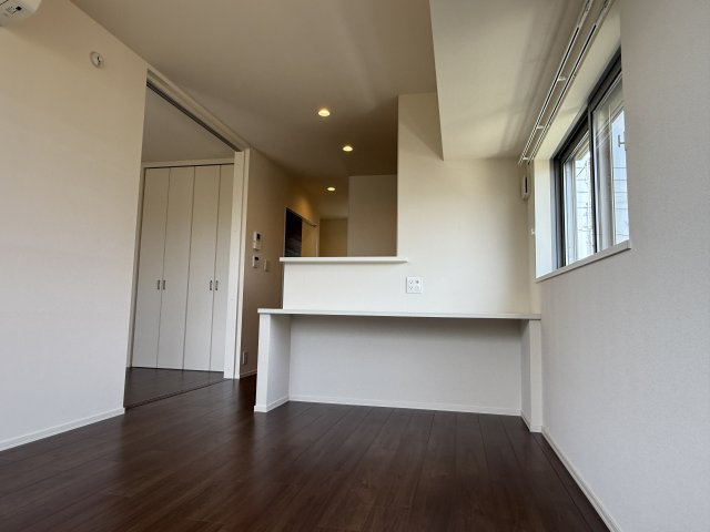 光ハウスの居間・リビング|同建物別室参考写真