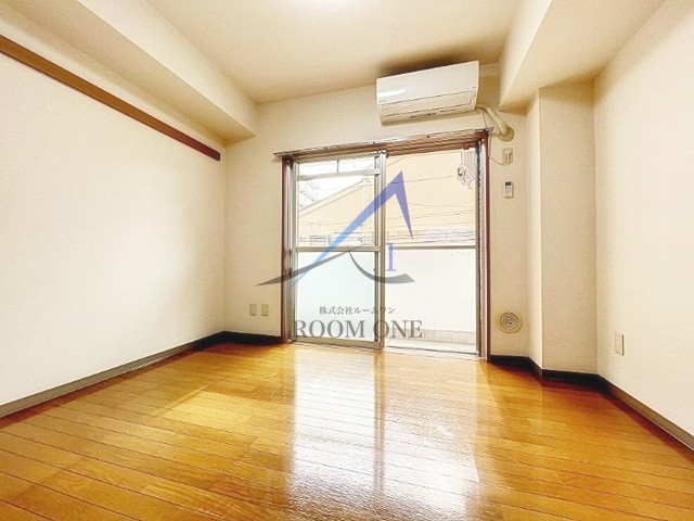 プラスパ鶴見の居間・リビング|洋室のお部屋です。