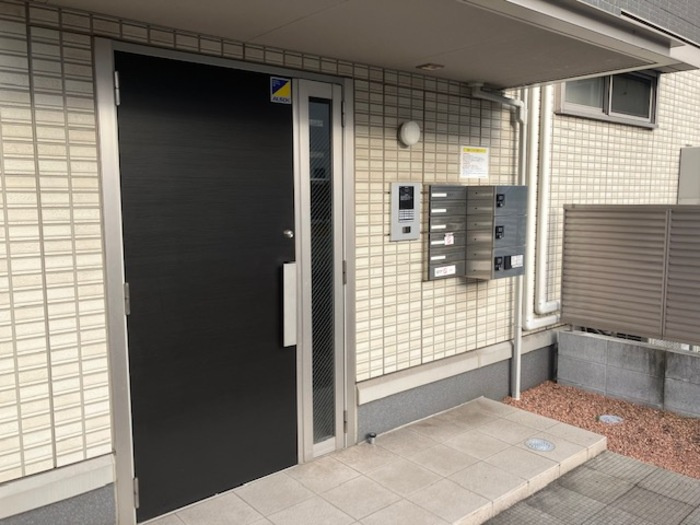 アルテール新広のエントランス