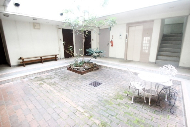 ＭＡＰＬＥＣＯＵＲＴのロビー