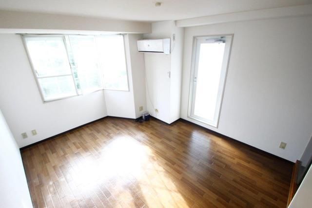 ＭＡＰＬＥＣＯＵＲＴの居間・リビング