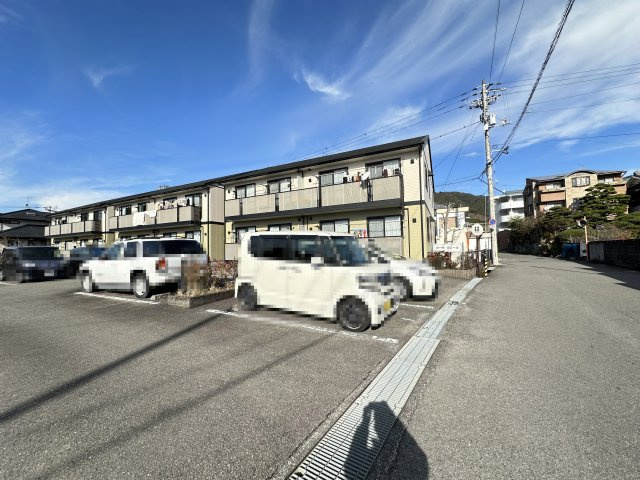 カーサ クレール B棟の駐車場