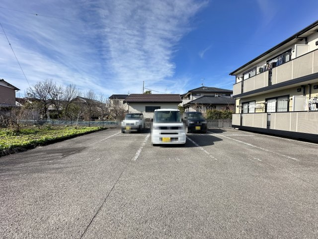 カーサ クレール B棟の駐車場