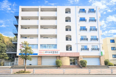 【外観】 | 江田ハイム　南東・南西向きのお部屋です/陽当良好です/江田駅まで３分の立地 | ◆管理体制良好なマンションです。清潔感のあるエントランスに開放感のある住環境。