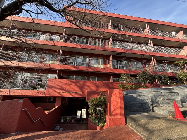 【ライオンズマンション聖蹟桜ヶ丘第2】富士山を望む♪２面バルコニーのある南向きの５階角住戸につき、陽当たり、眺望良好です。