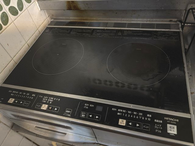 ご高齢の方や小さなお子様がいても安心して調理ができるIHクッキングヒーター。凹凸がないのでお掃除が楽々です。