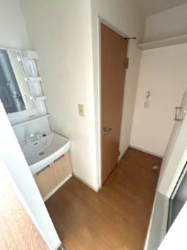 府中市白糸台６丁目のテラスの洗面所