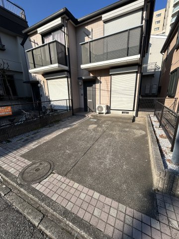 府中市白糸台６丁目のテラスの駐車場