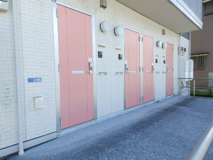 ベリーフォーレスト Ｃ棟のエントランス|玄関前通路