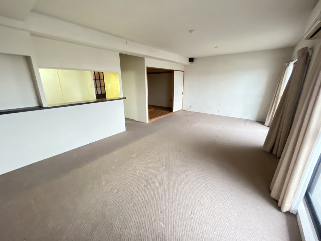 ネオハイツ皇子が丘の居間・リビング