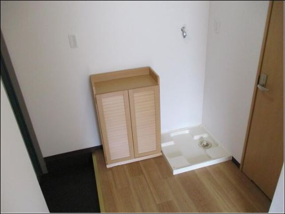 虹信ビルの玄関|シンプルで使いやすい玄関です