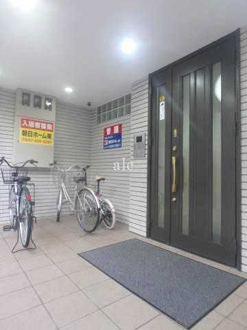 虹信ビルのエントランス|毎日通るエントランスはこのようになっています