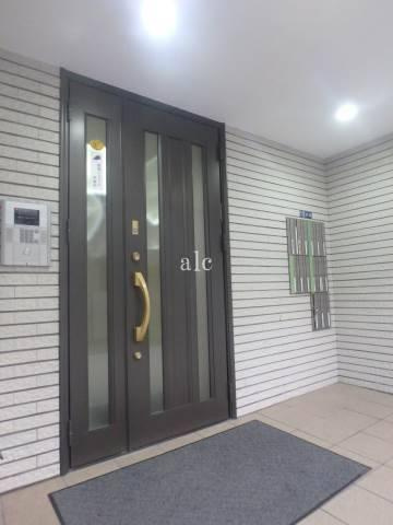 虹信ビルのロビー|落ち着いたロビーです